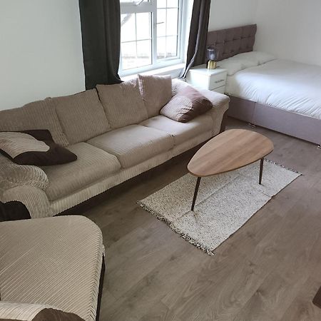 ロンドンFlat With Work Station, Monitor, Smart Tv & Netflixアパートメント エクステリア 写真