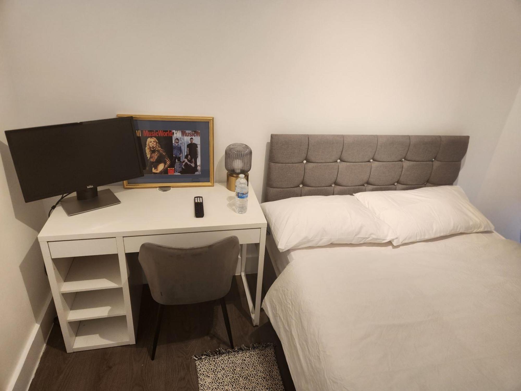 ロンドンFlat With Work Station, Monitor, Smart Tv & Netflixアパートメント エクステリア 写真