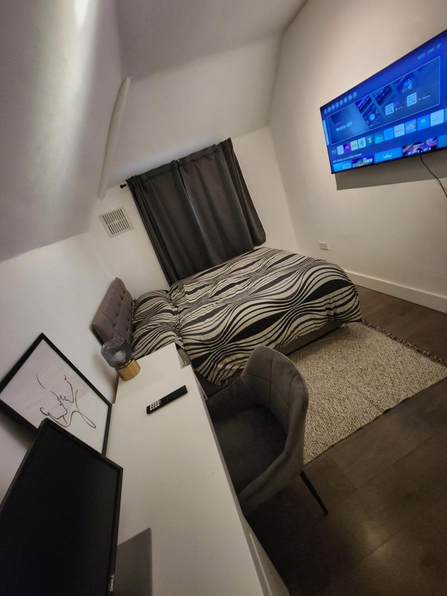 ロンドンFlat With Work Station, Monitor, Smart Tv & Netflixアパートメント エクステリア 写真
