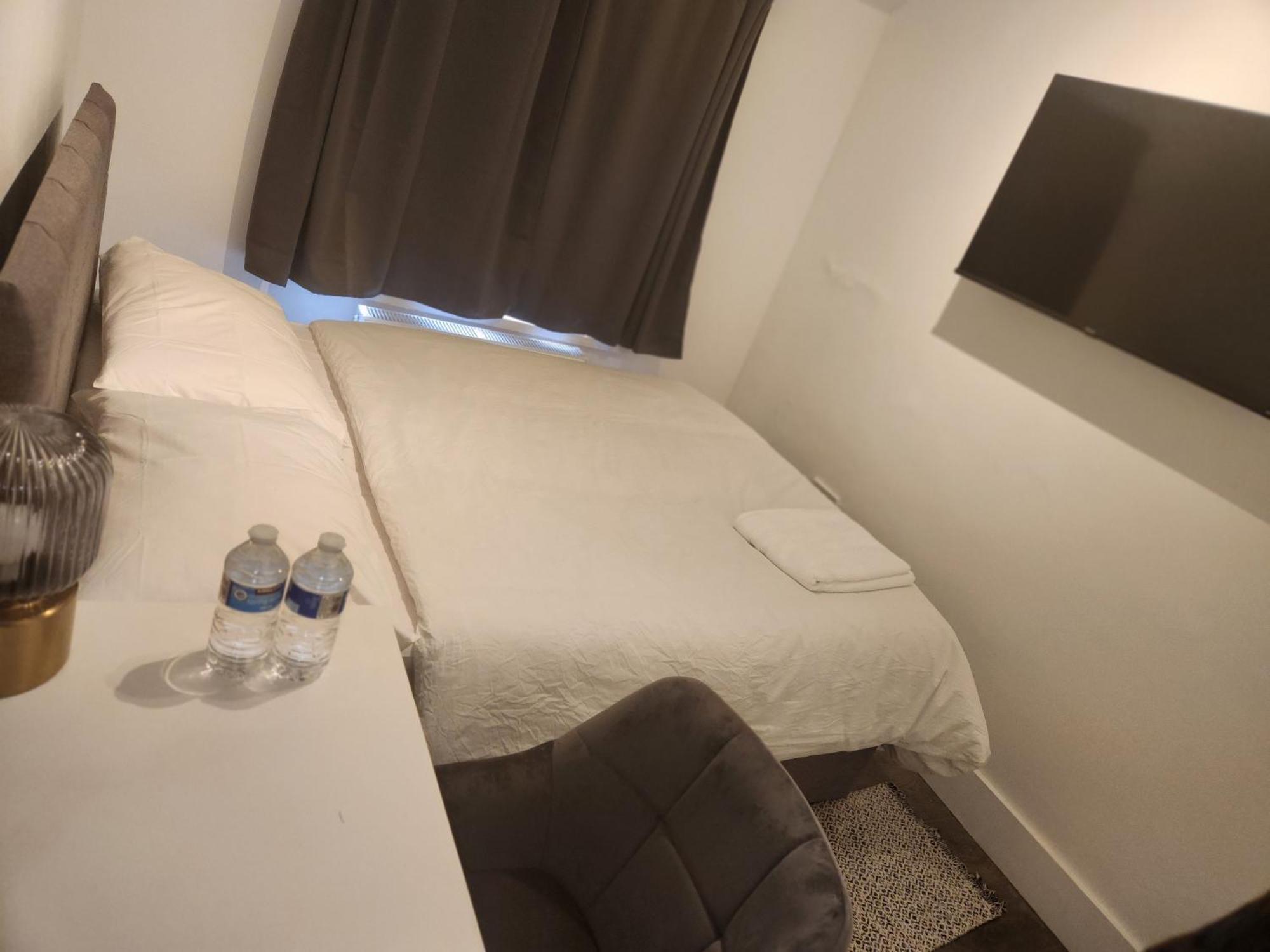 ロンドンFlat With Work Station, Monitor, Smart Tv & Netflixアパートメント エクステリア 写真