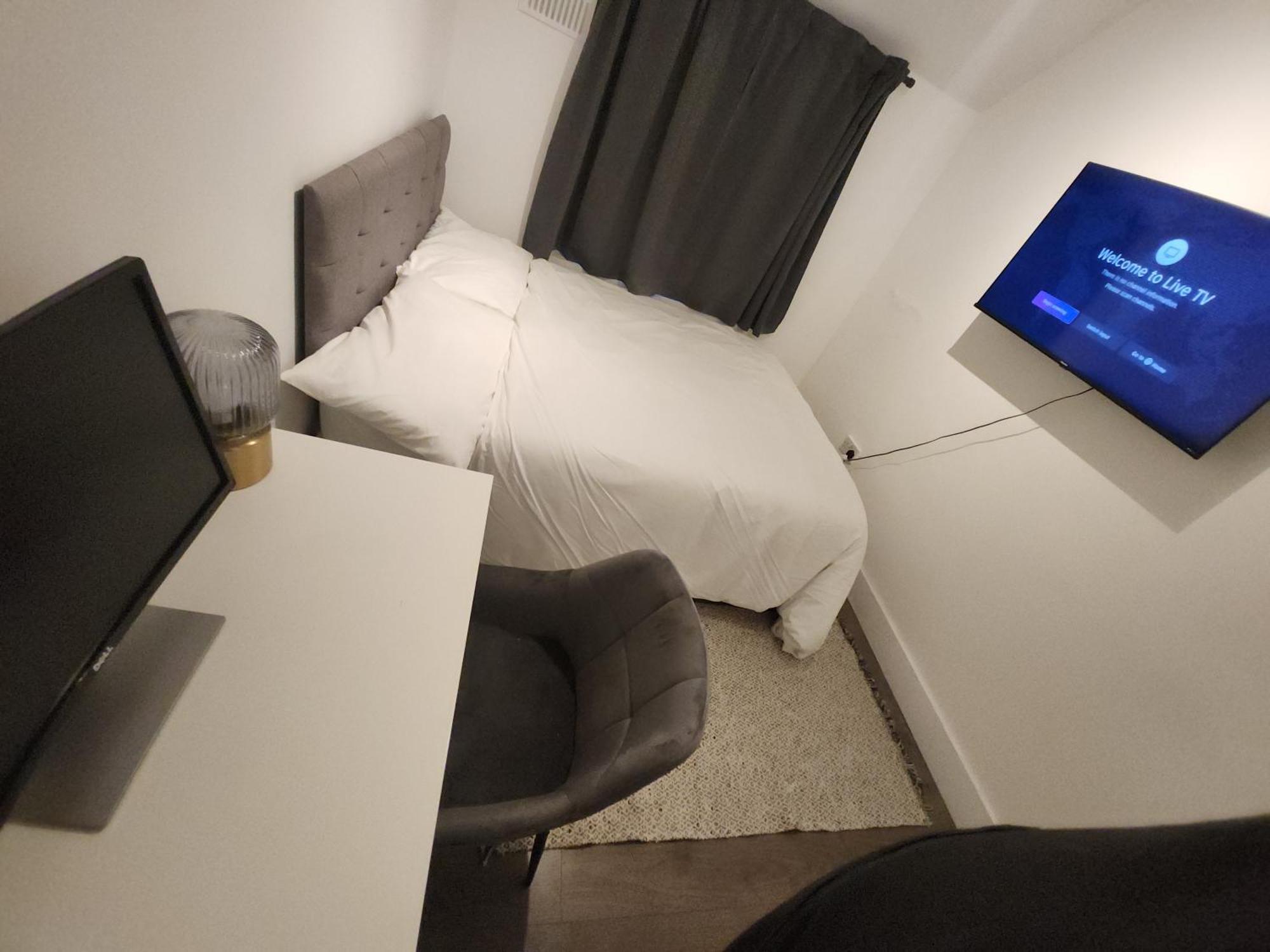ロンドンFlat With Work Station, Monitor, Smart Tv & Netflixアパートメント エクステリア 写真