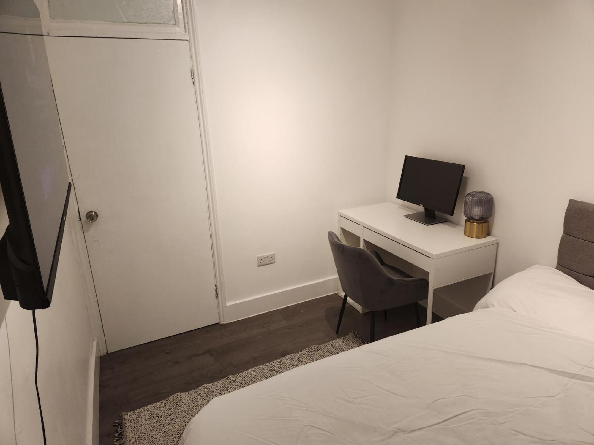 ロンドンFlat With Work Station, Monitor, Smart Tv & Netflixアパートメント エクステリア 写真