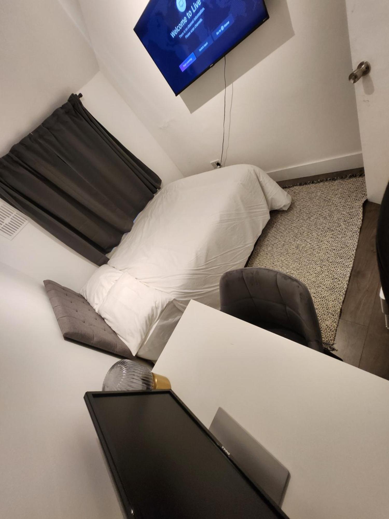 ロンドンFlat With Work Station, Monitor, Smart Tv & Netflixアパートメント エクステリア 写真