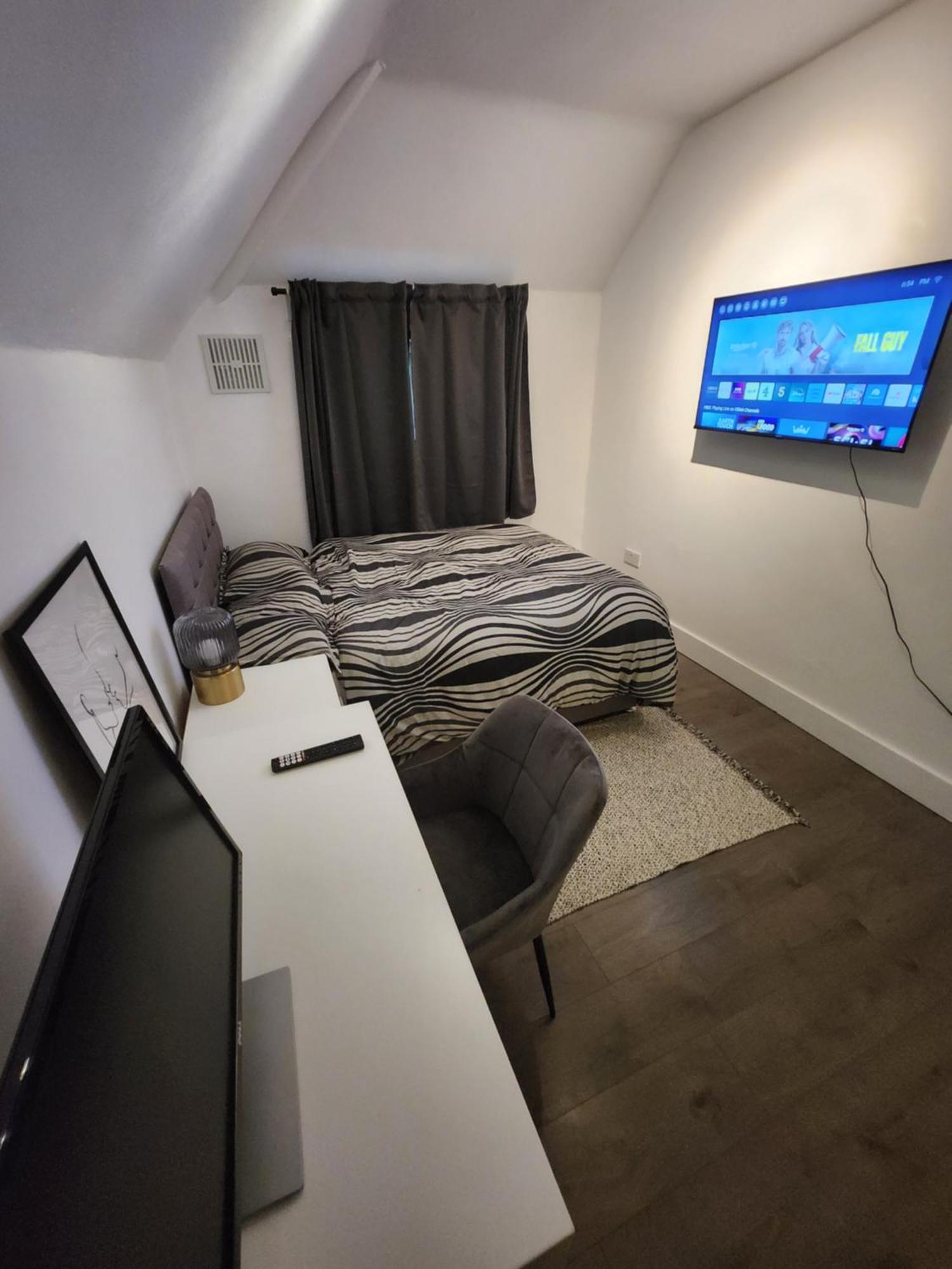 ロンドンFlat With Work Station, Monitor, Smart Tv & Netflixアパートメント エクステリア 写真