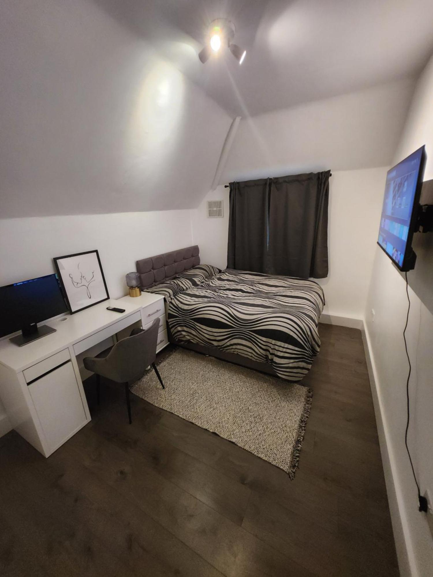 ロンドンFlat With Work Station, Monitor, Smart Tv & Netflixアパートメント エクステリア 写真