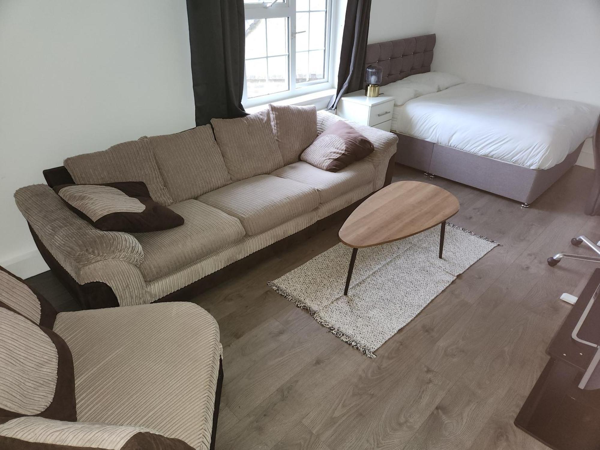 ロンドンFlat With Work Station, Monitor, Smart Tv & Netflixアパートメント エクステリア 写真